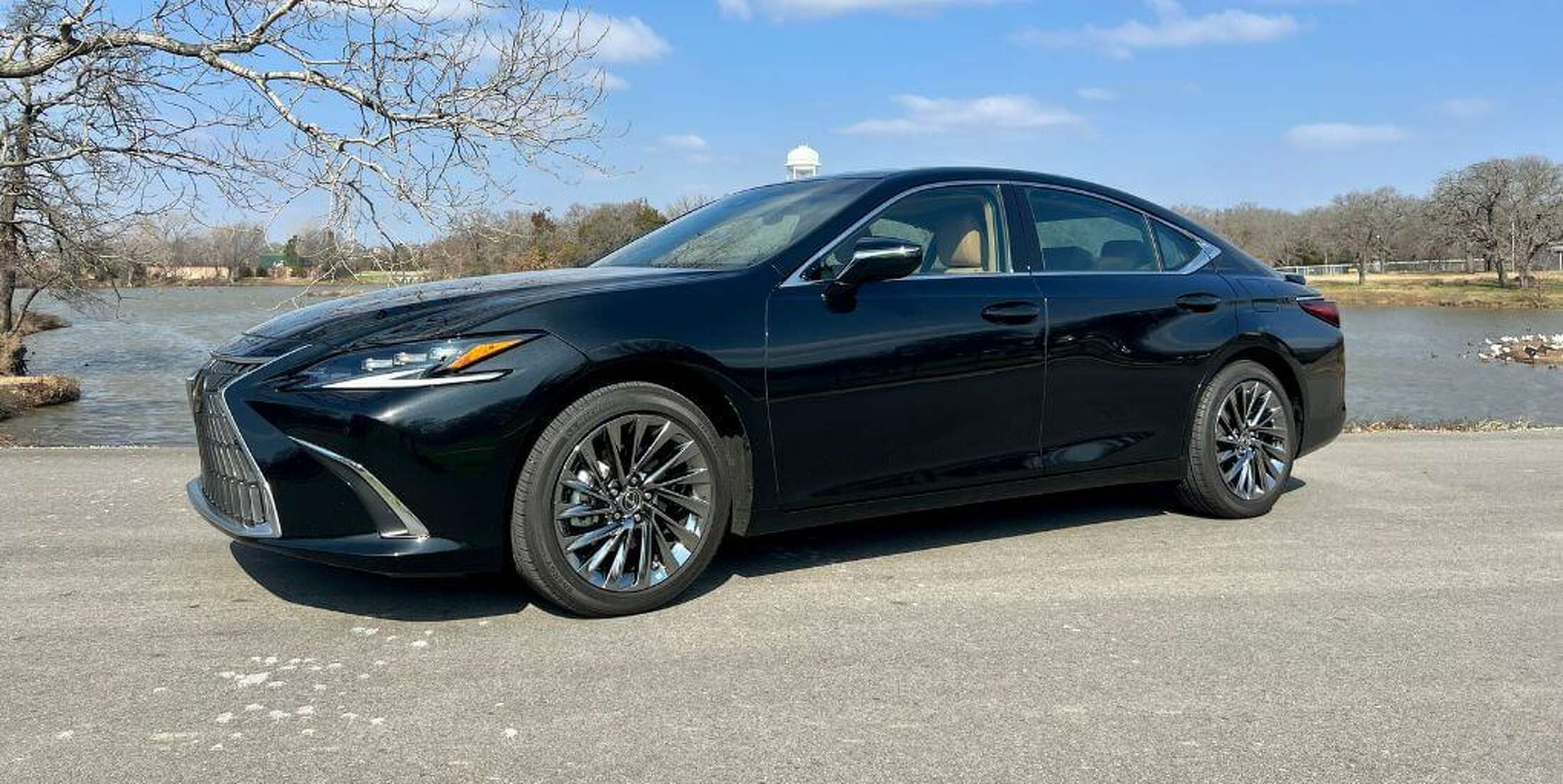 2024 Lexus ES 300h Ultra Luxury Review