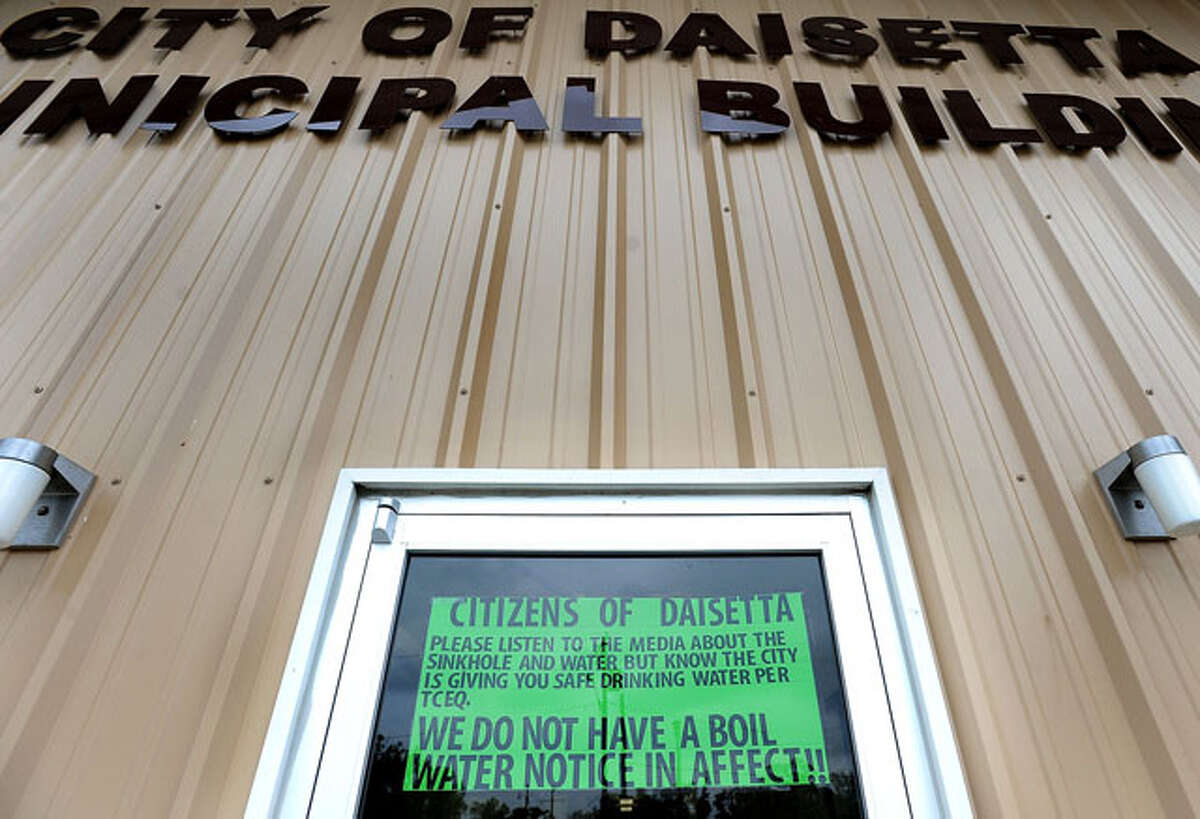 Sinkhole still plagues Daisetta