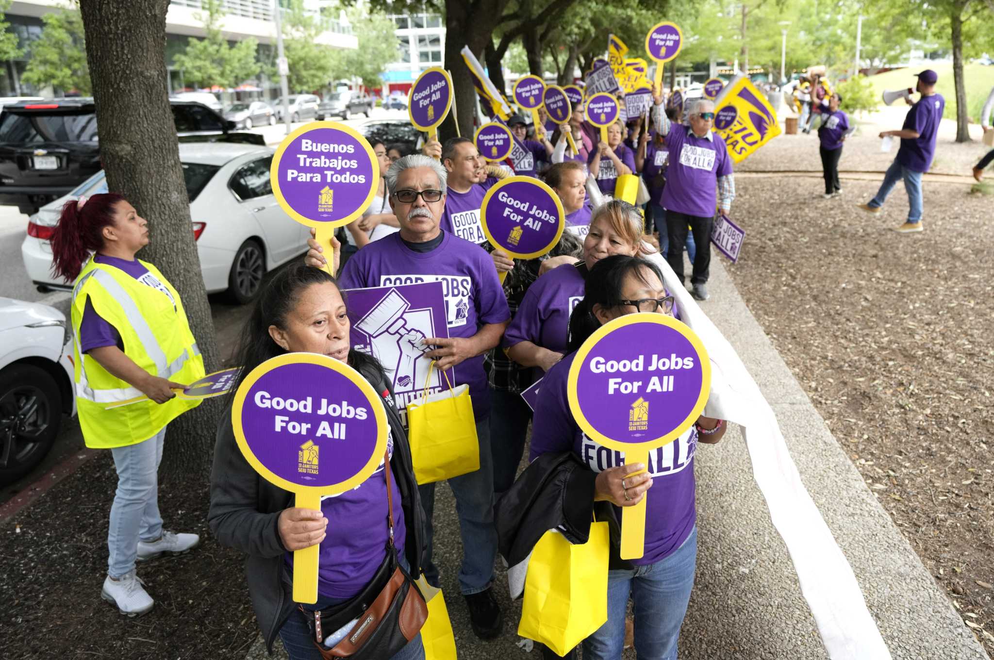 SEIU Texas janitors in Houston agree to new union contract - Vimarsana News