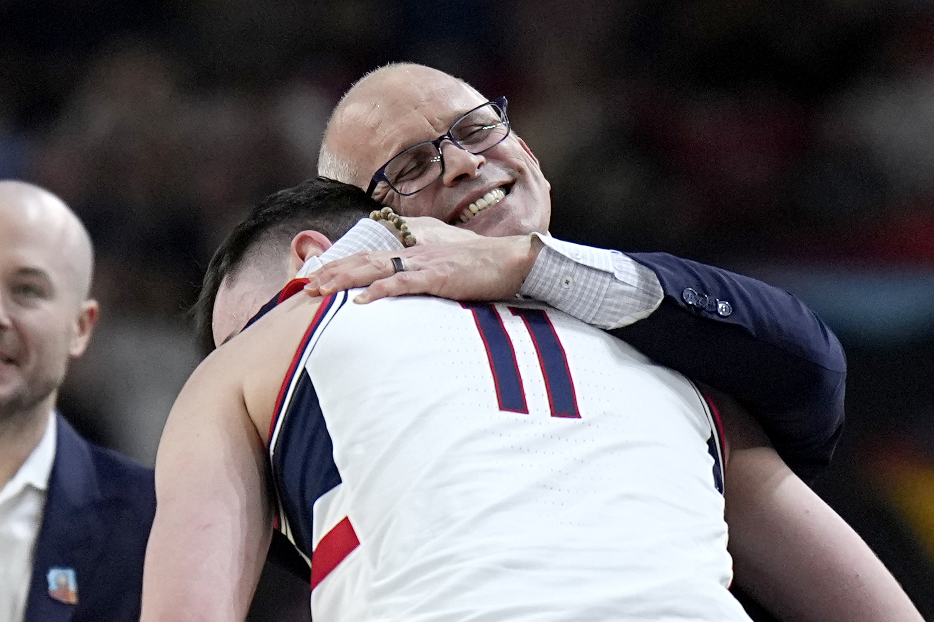 Lakers' Dan Hurley deal could top $100 million. He may stay at UConn