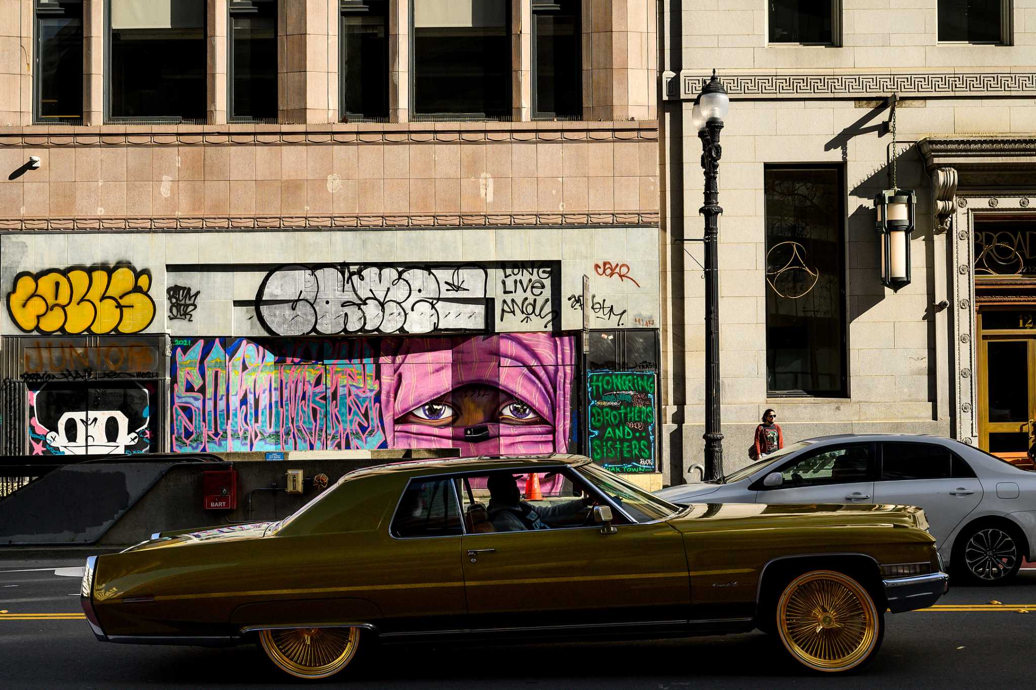 2100 THE WHO 「oakland.Calofornia」 写真 Is Oakland That Unfriendly? You Weigh In | KQED