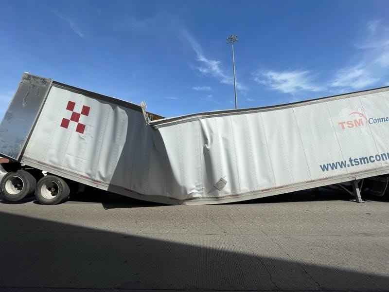 Bisected tractor trailer causing delays on Loop 20 near Laredo bridge