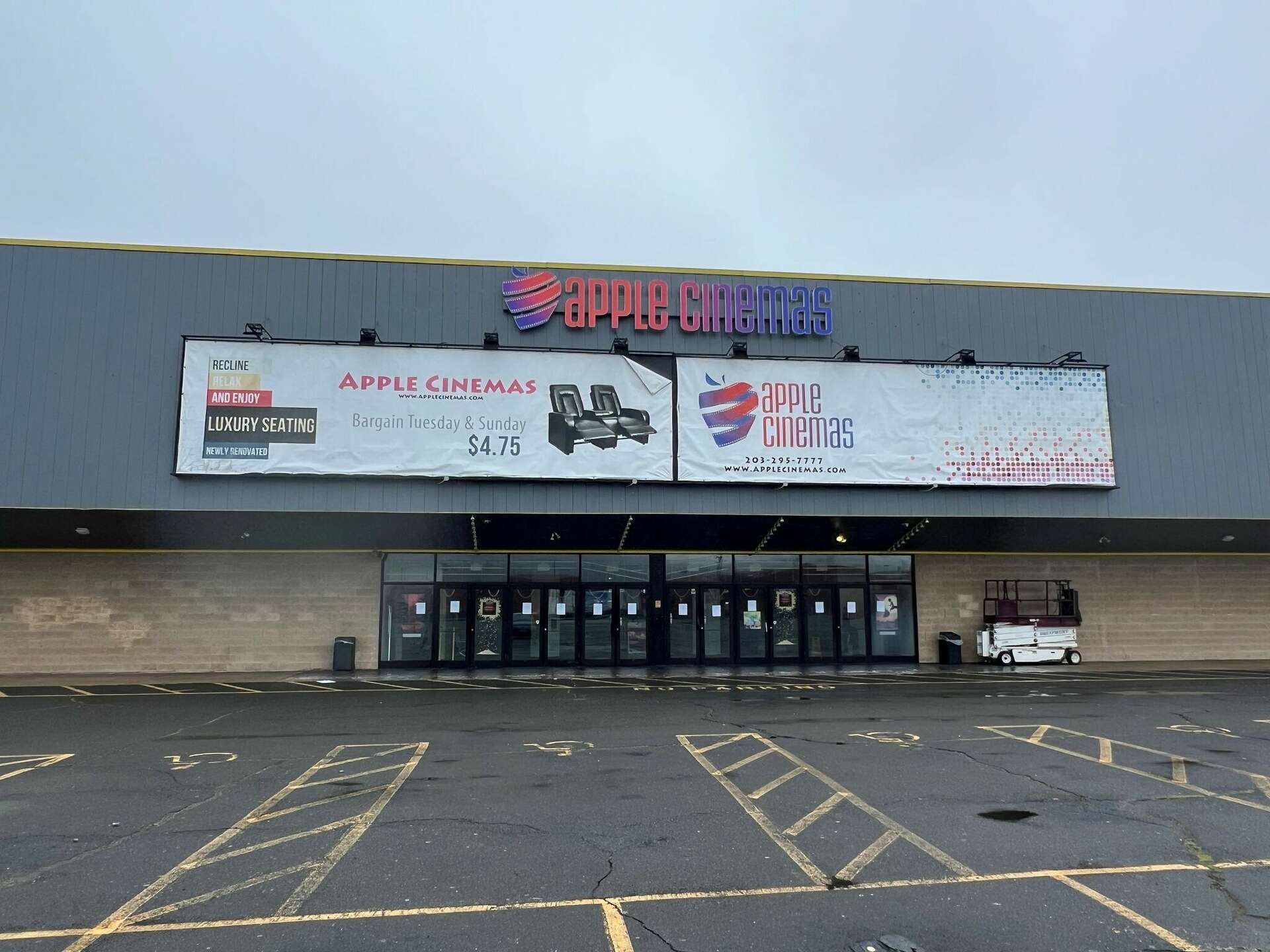 Waterbury cinema closes before opening Brass Mill Center mall theater