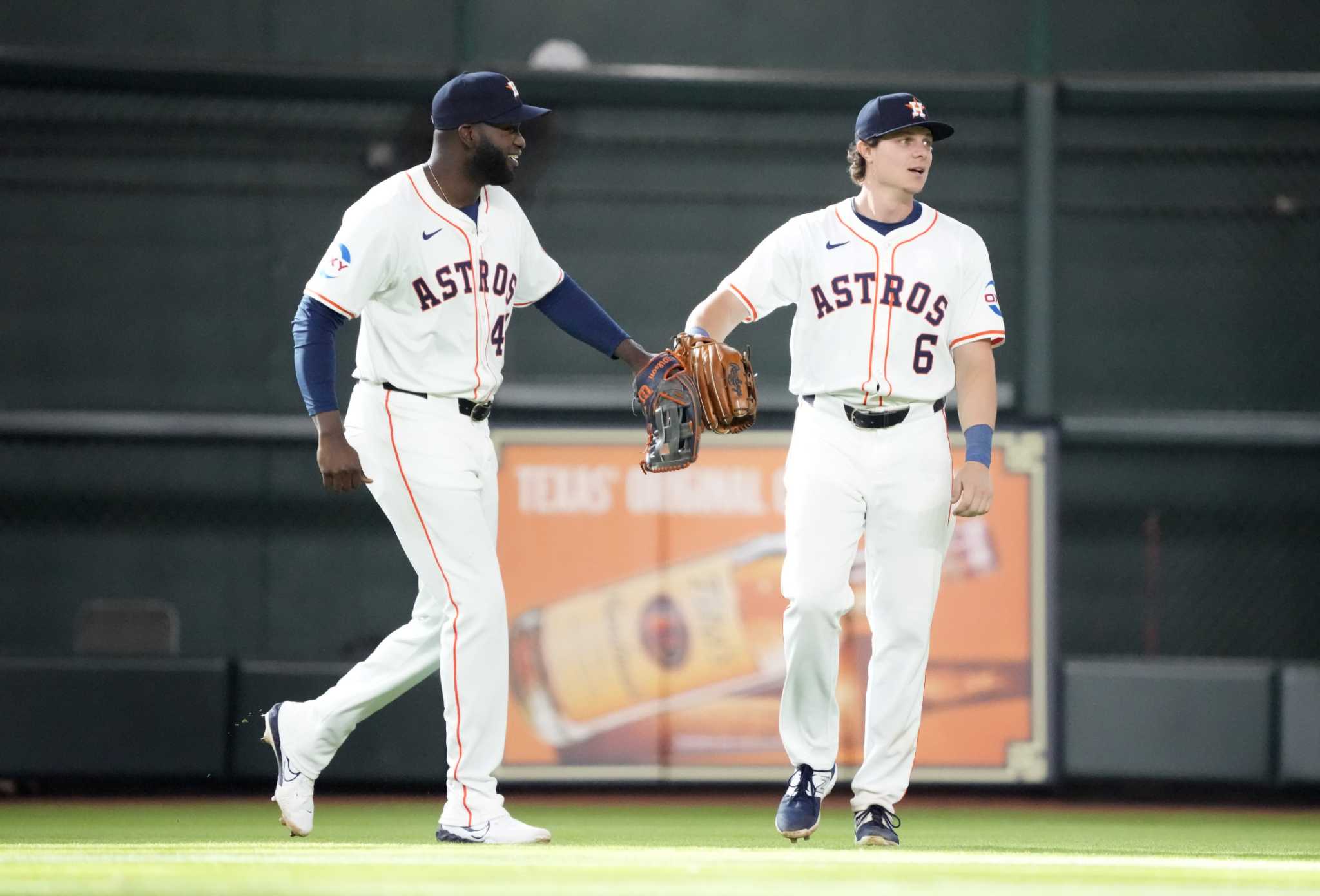 Houston Astros erupt in 7th inning to roll past Texas Rangers