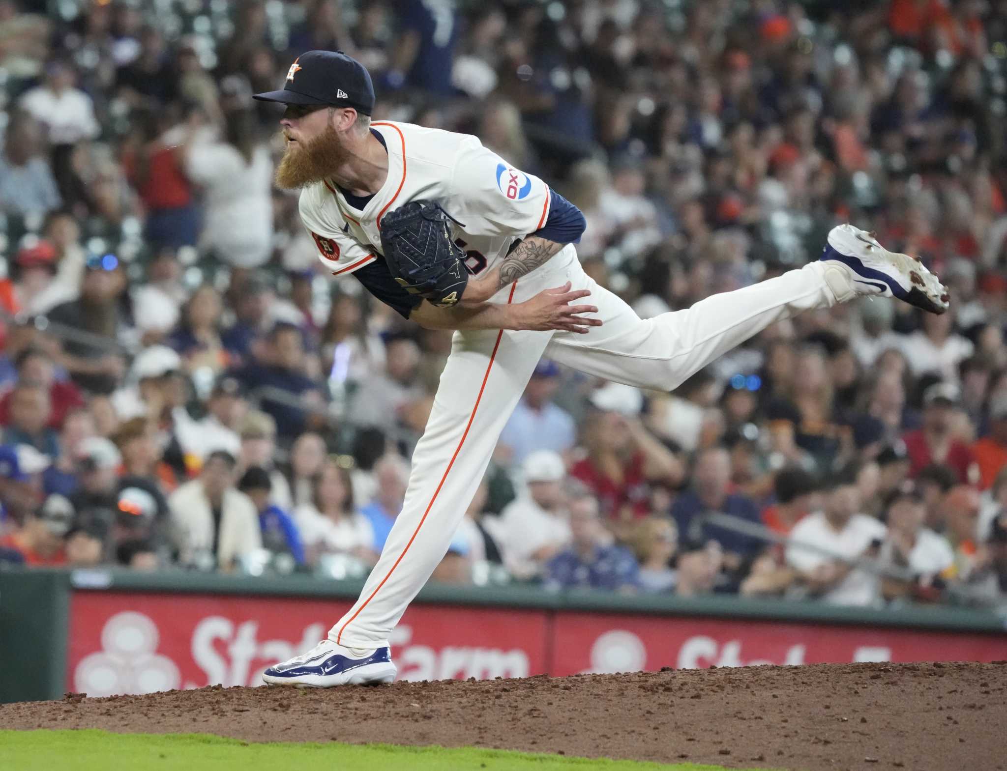 Houston Astros erupt in 7th inning to roll past Texas Rangers