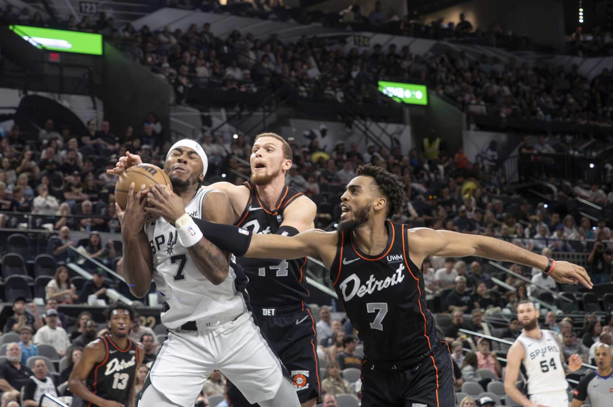 "Mr. 50Point Club" Malachi Flynn vying for spot with Spurs
