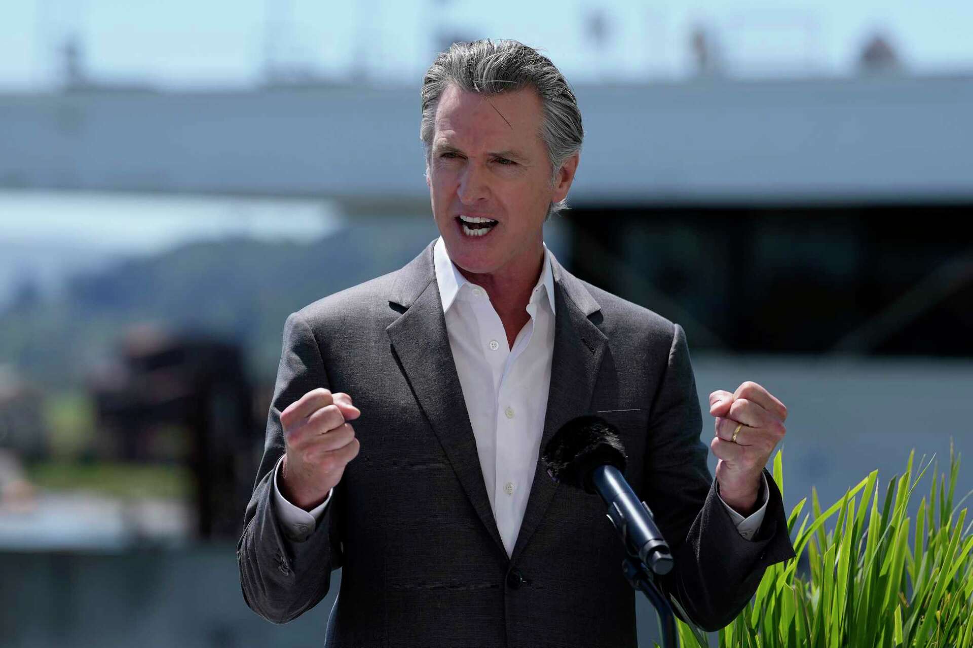 Newsom mentally checking himself out of California, into White House