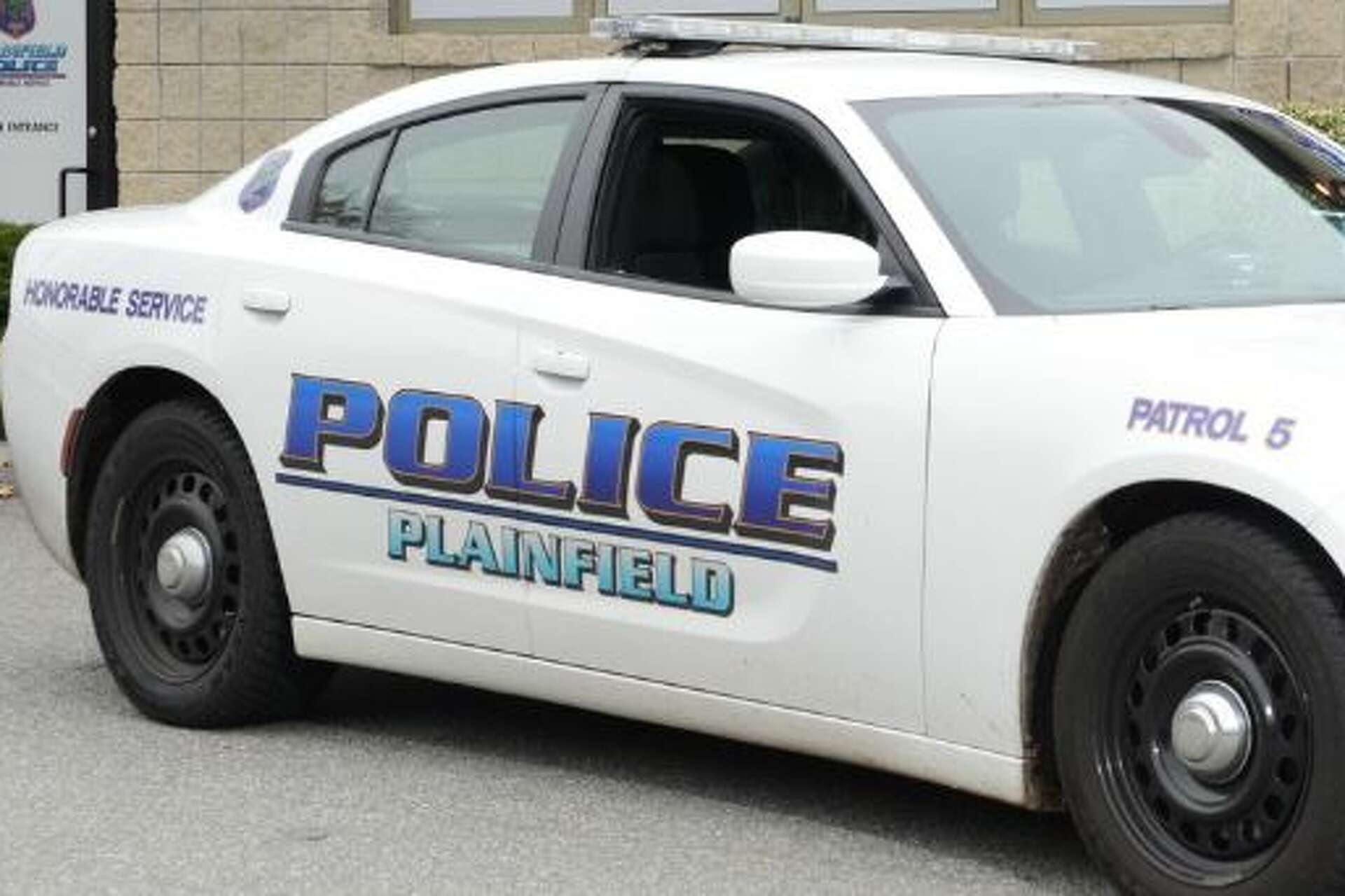 Officials: Plainfield PD arrest New Hampshire fugitive at local hotel