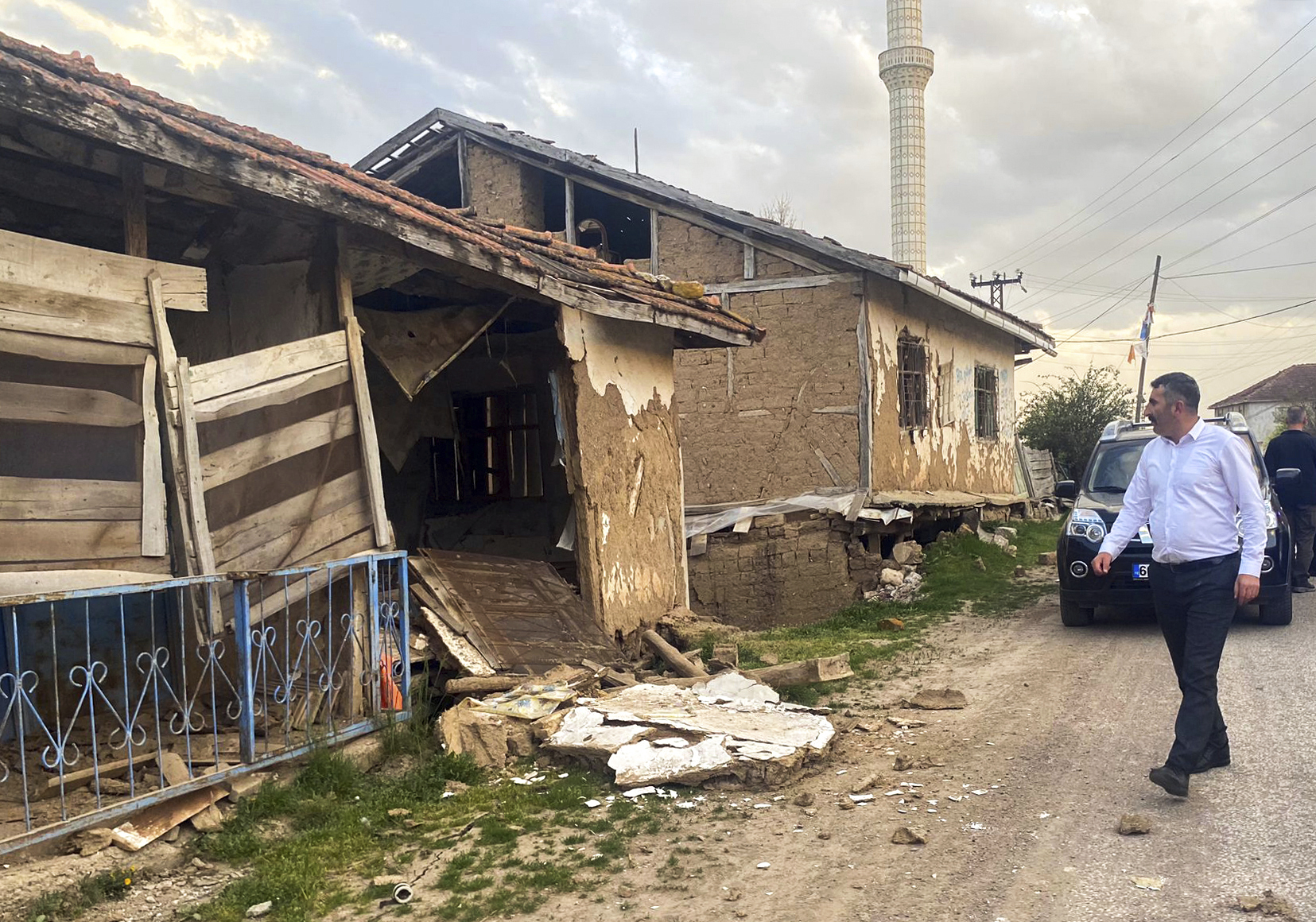 A 5.6-magnitude earthquake struck central Türkiye, damaging some homes.  No serious injuries were reported