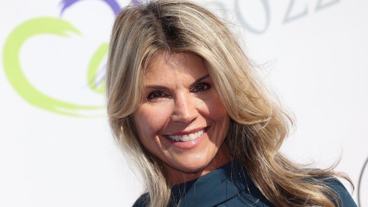 Empty House? Lori Loughlin Is Selling Her High-End Hidden Hills Home ...