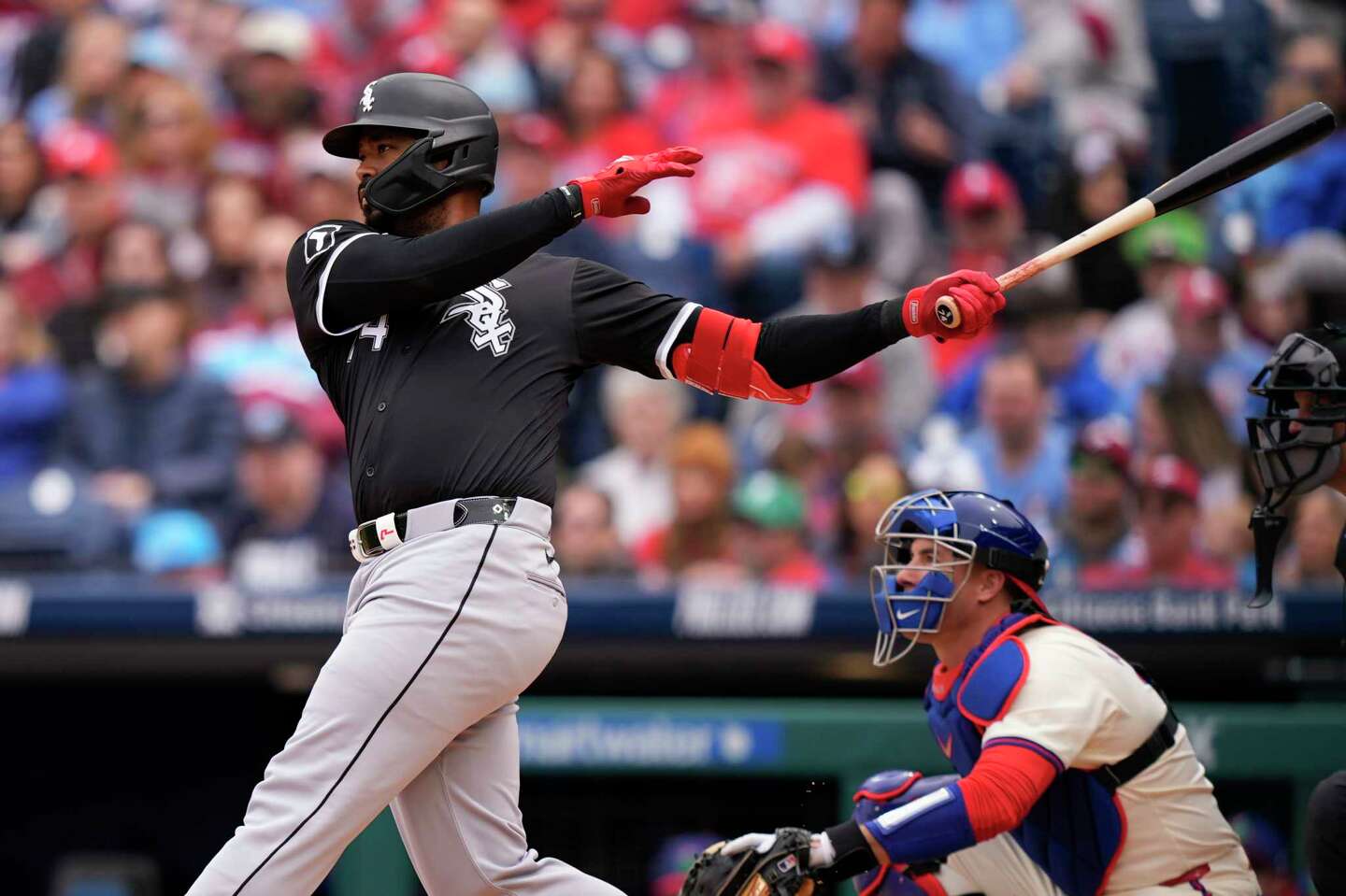 Phillies finish three-game sweep of White Sox with 8-2 victory