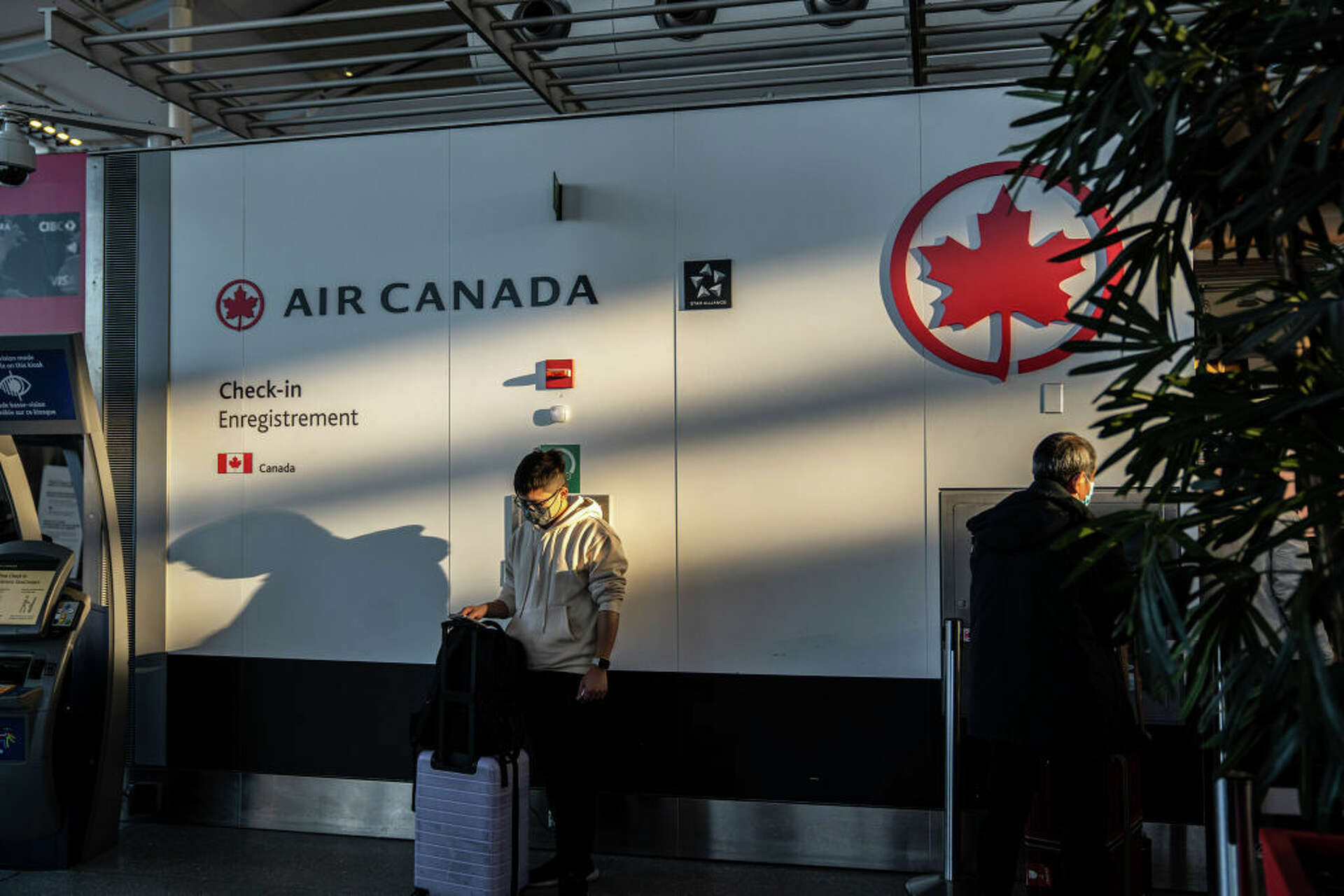 Hand carry weight air canada on sale