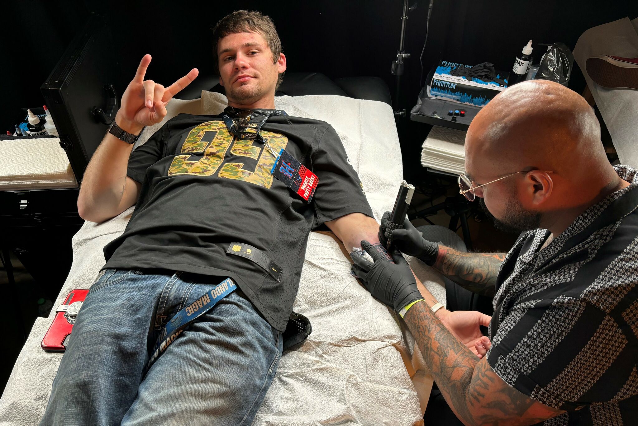 Texans fans celebrate new uniforms by getting logo tattooed, image size:2048x1369