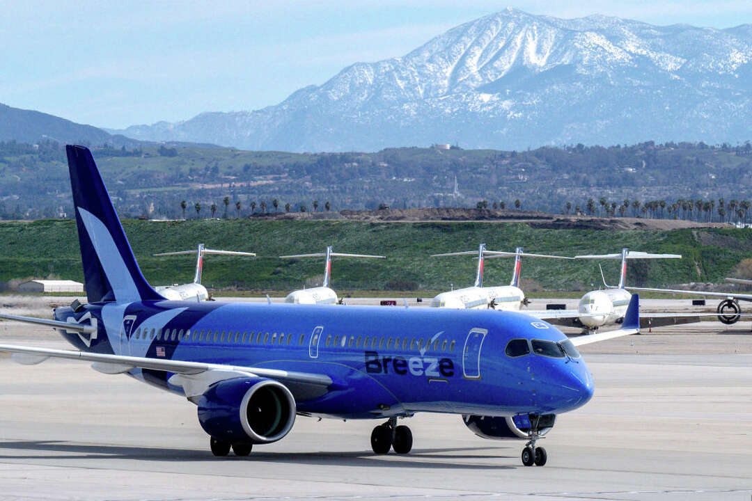 What is Breeze Airways' carryon bag size limit?