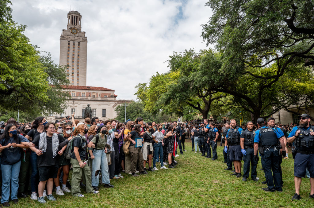 UT Austin allows protesting students back on campus