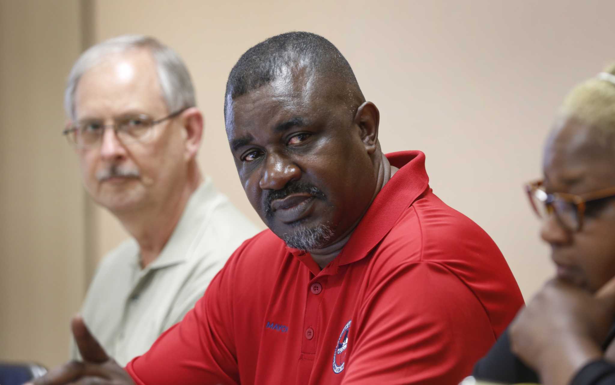 Arcola mayor arrested on 5 felony charges tied to voting, city contracts