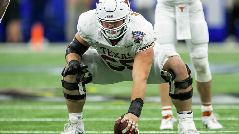 NEW ORLEANS, LA - JANUARY 01: Texas offensive lineman Jake Majors (65) prepares to snap the ball during the Allstate Sugar Bowl playoff game between the Texas Longhorns and the Washington Huskies on Monday, January 1, 2024 at Caesars Superdome in New Orleans, LA. (Photo by Nick Tre. Smith/Icon Sportswire via Getty Images)