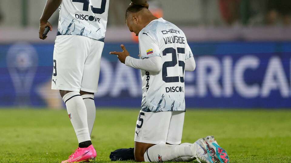 Liga de Quito's Ecuadorean midfielder Jefferson Valverde celebrates after winning the penalty shootout of the Copa Sudamericana football tournament in Maldonado, Uruguay, on October 28, 2023. (Photo by Alejandro Aparicio / AFP) (Photo by ALEJANDRO APARICIO/AFP via Getty Images)