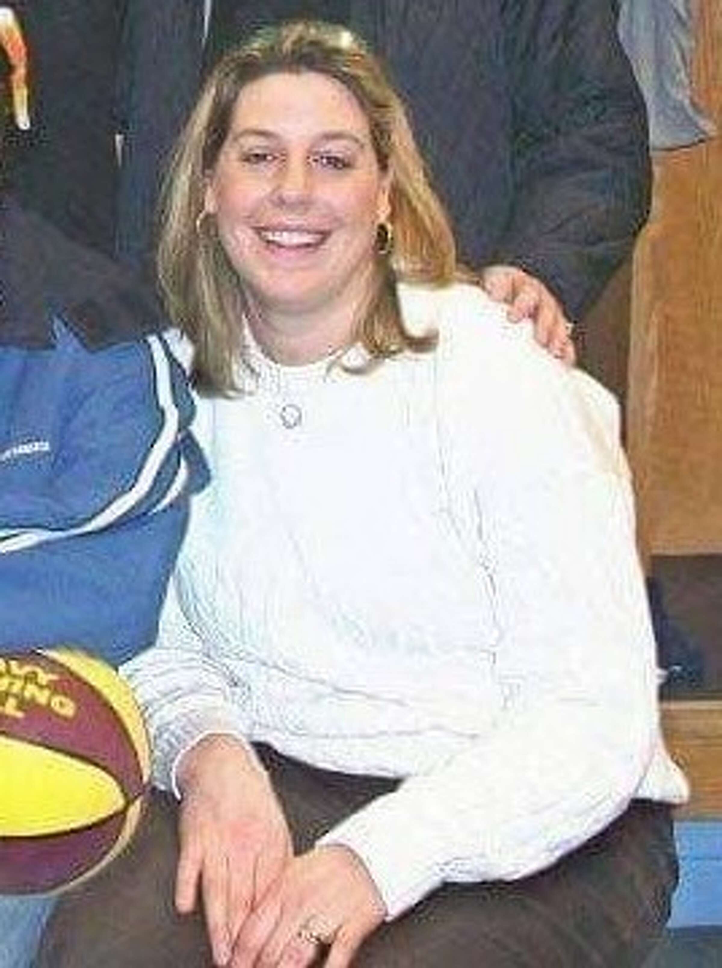 Stacey Clingan inducted into CT Women's Hoops Hall of Fame
