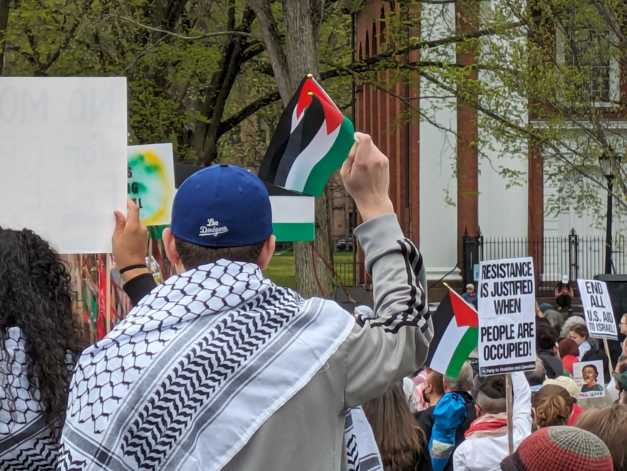 Live updates: Small protest continues at Yale after New Haven march