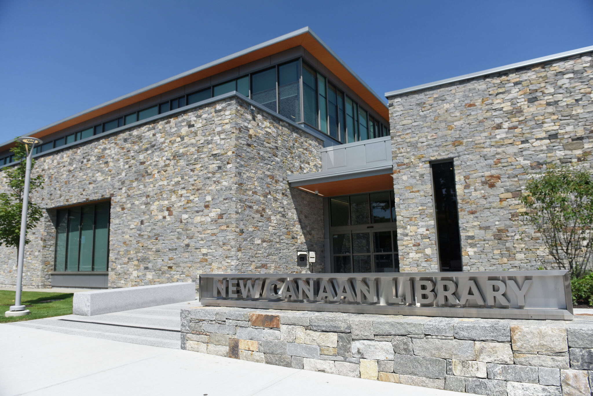 New Canaan Library Executive Director Kim McNally resigns - Vimarsana News