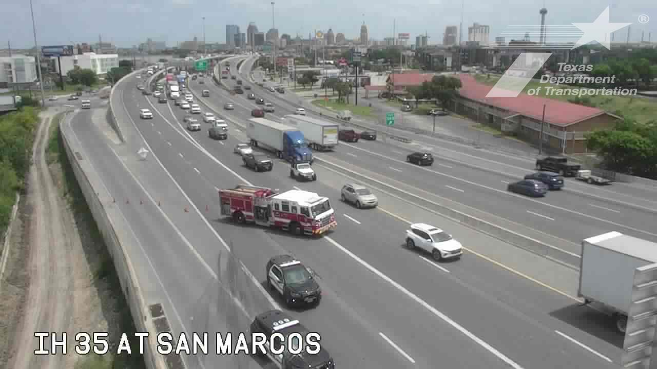 Overturned trailer shuts down part of I-35 in South Texas