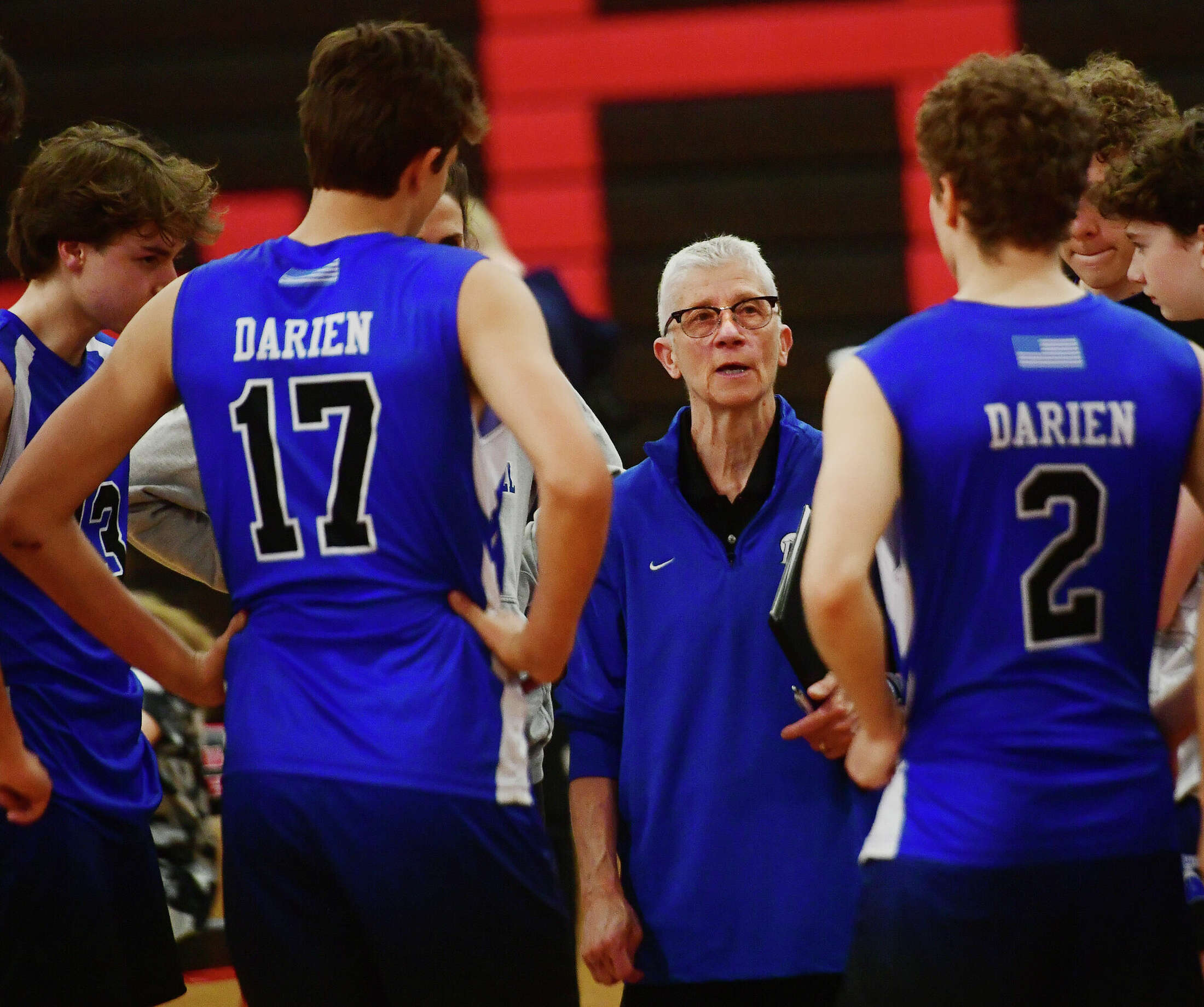 Darien girls volleyball coach Laurie LaRusso retires with 800 wins