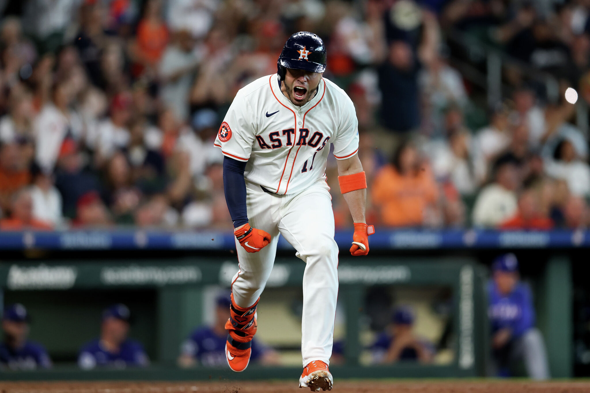 Astros' Hot Stretch Continues With Dramatic Walk-off Win