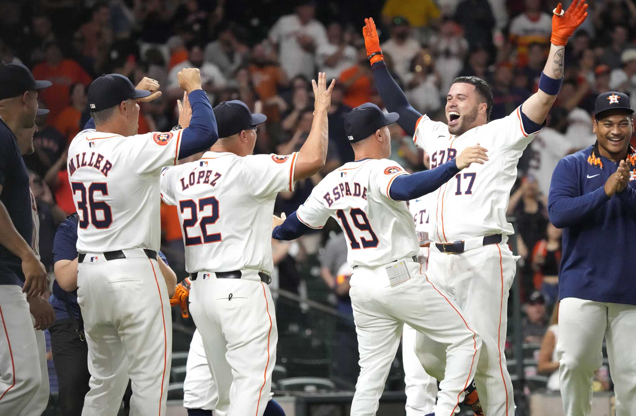 Houston Astros: Victor Caratini beats Guardians with extra-inning HR