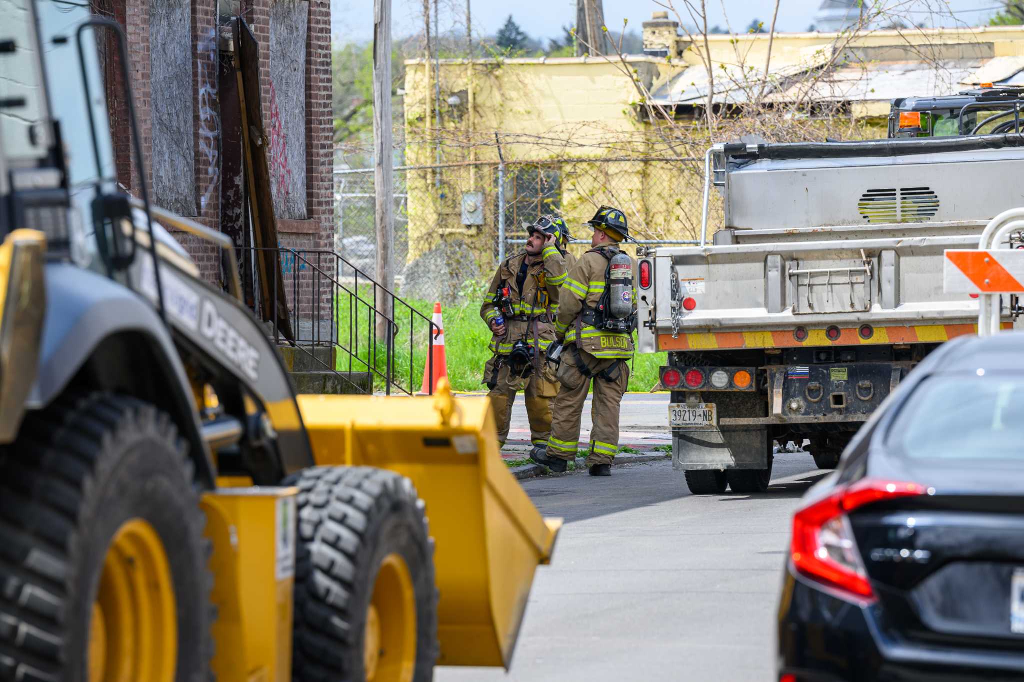 Gas leak closes busy street in Troy