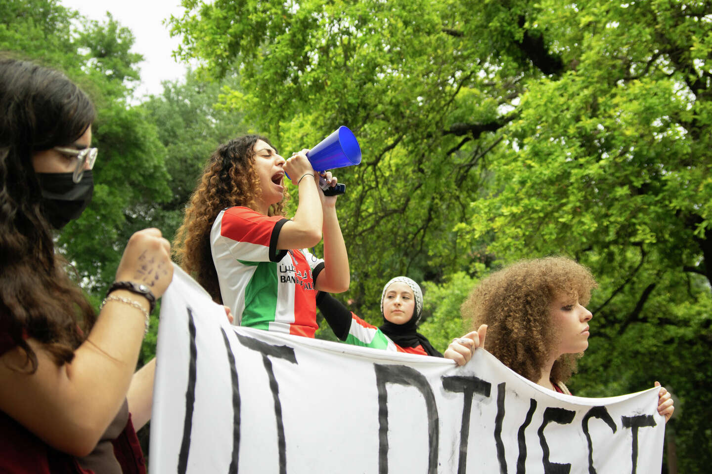 UT Austin to hold graduation despite nationwide protests