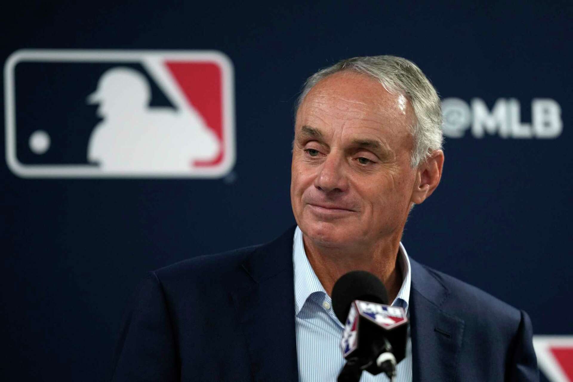 Manfred makes his weak pitch: Pay for MLB stadium, get A’s Fisherball