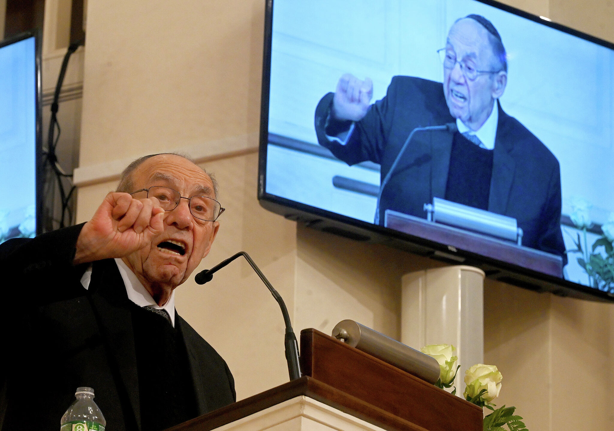Philip Lazowski, CT rabbi who escaped Nazi roundup as a child, dies at 96