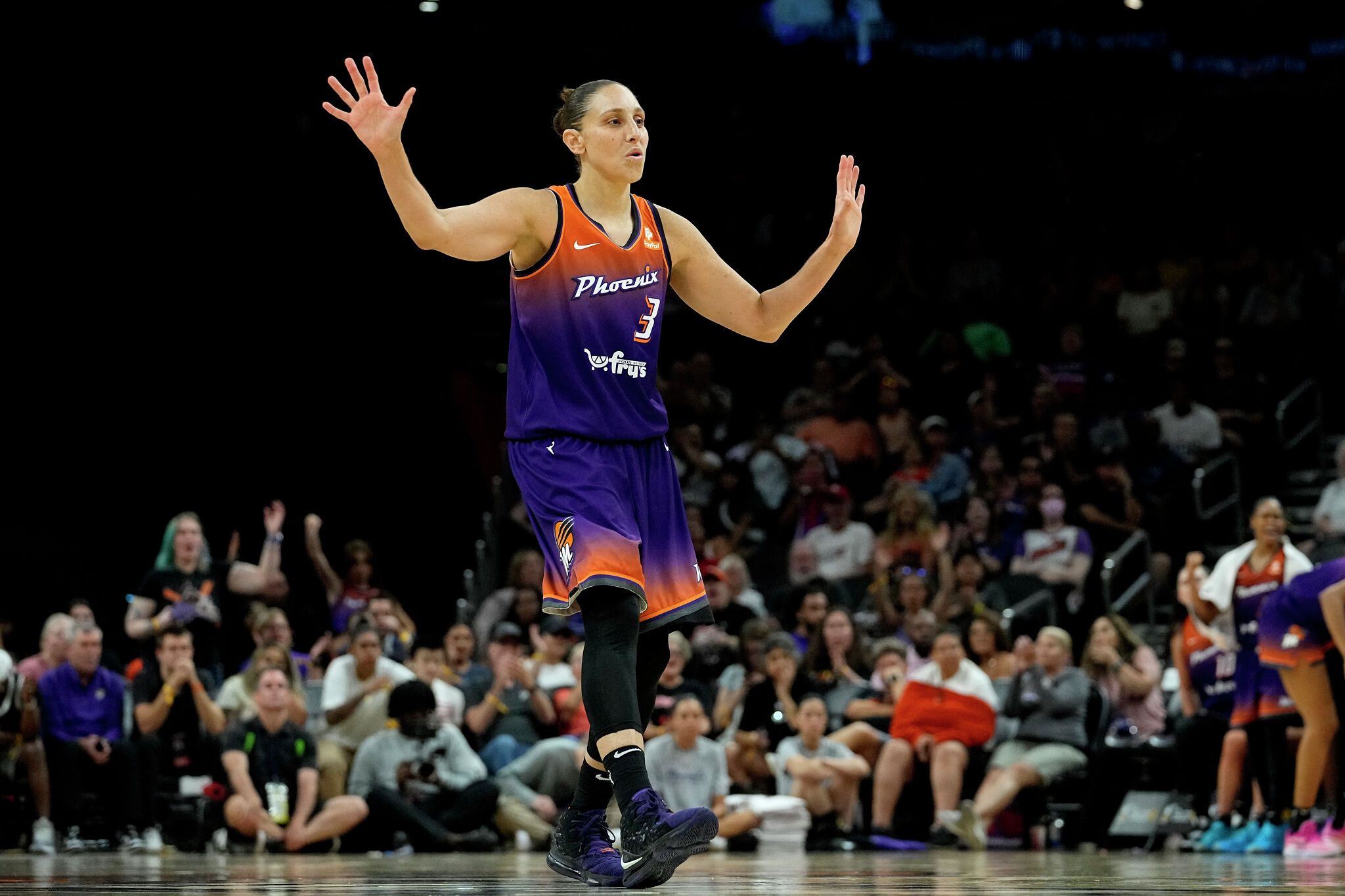 UConn women's great Diana Taurasi praises WNBA rookie Nika Mühl