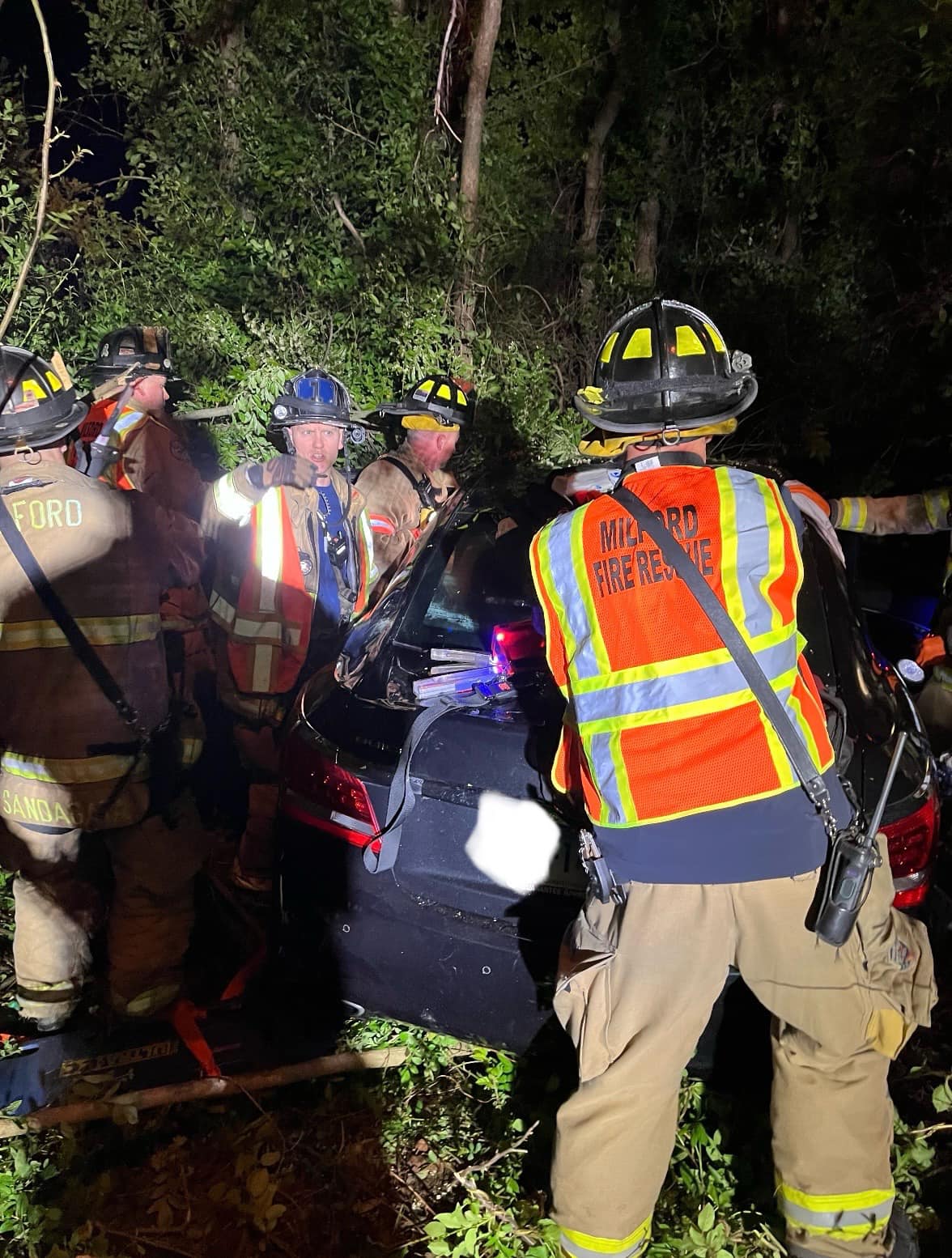 Officials: 1 seriously injured, 2 hurt in crash on I-95 in Milford