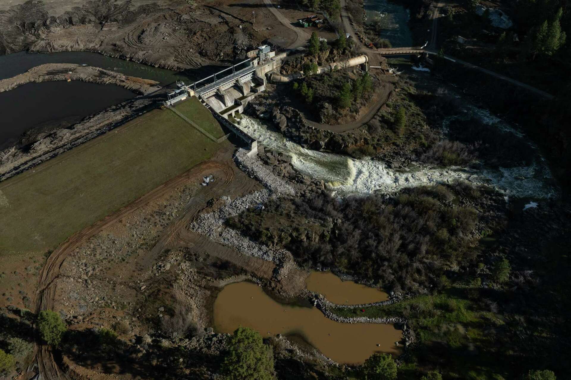 Last dam starts to come down in nation’s largest removal project