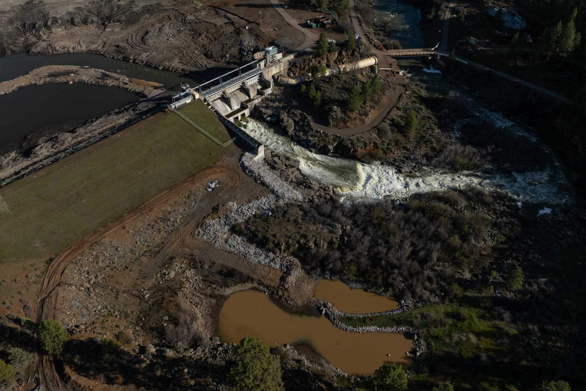 Last dam starts to come down in nation’s largest removal project