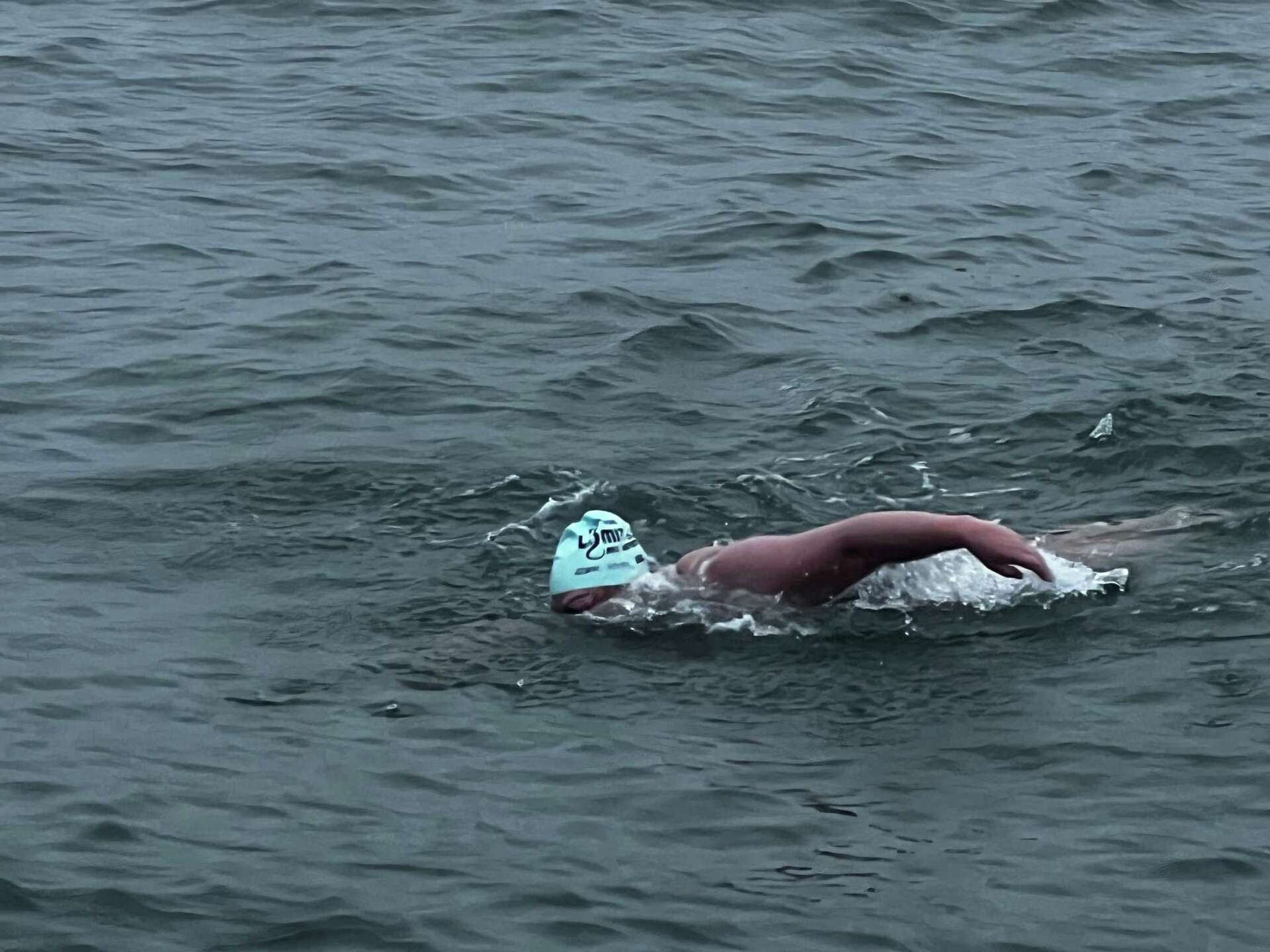 Woman makes history with swim from Golden Gate Bridge to Farallones