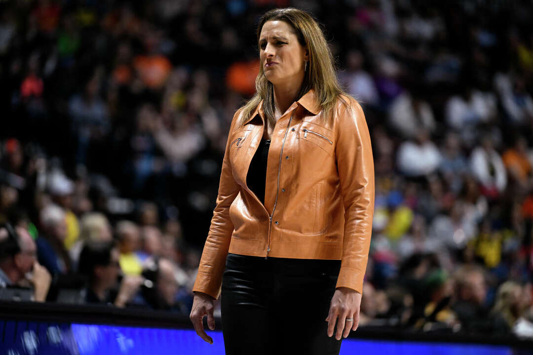 Behind Ct Sun Coach Stephanie Whites Role As Basketball Tv Analyst