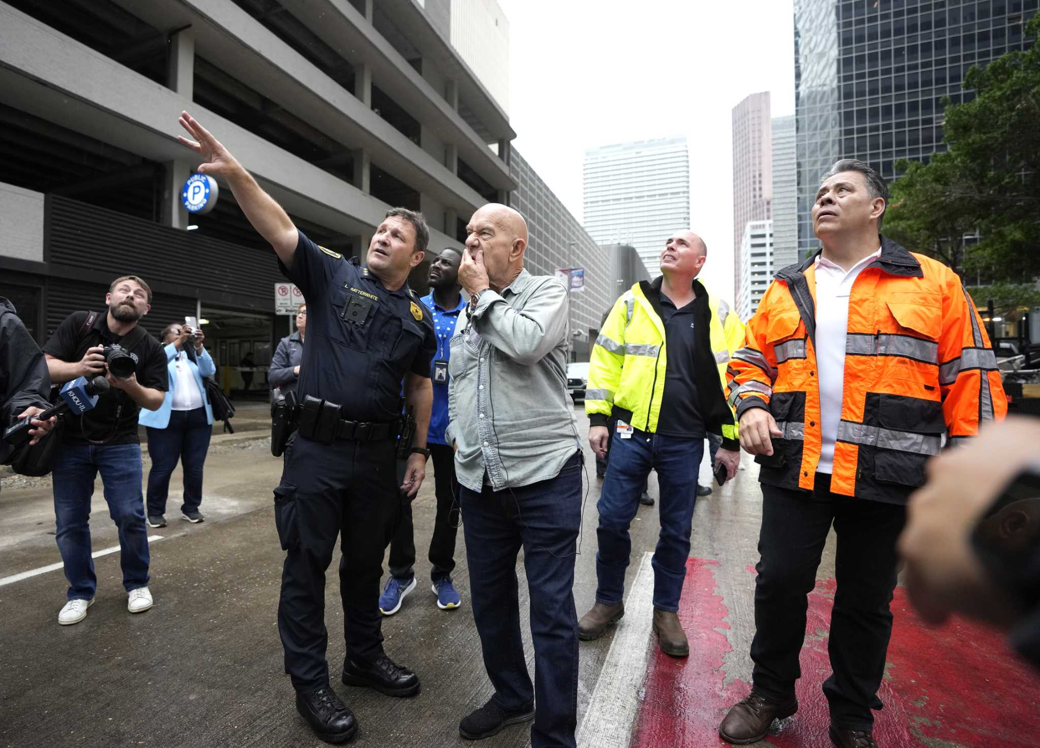 Mayor Whitmire applauds Houston's unity in storm recovery - Vimarsana News