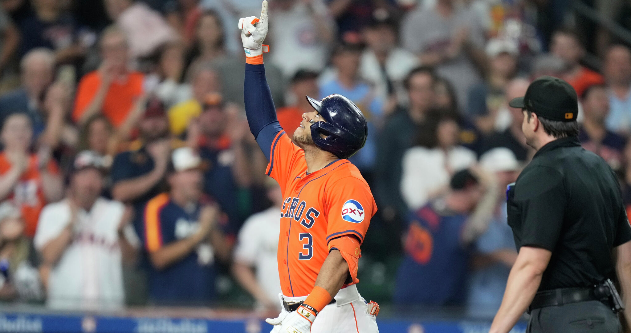 Houston Astros Defeat Milwaukee Brewers In Series Opener