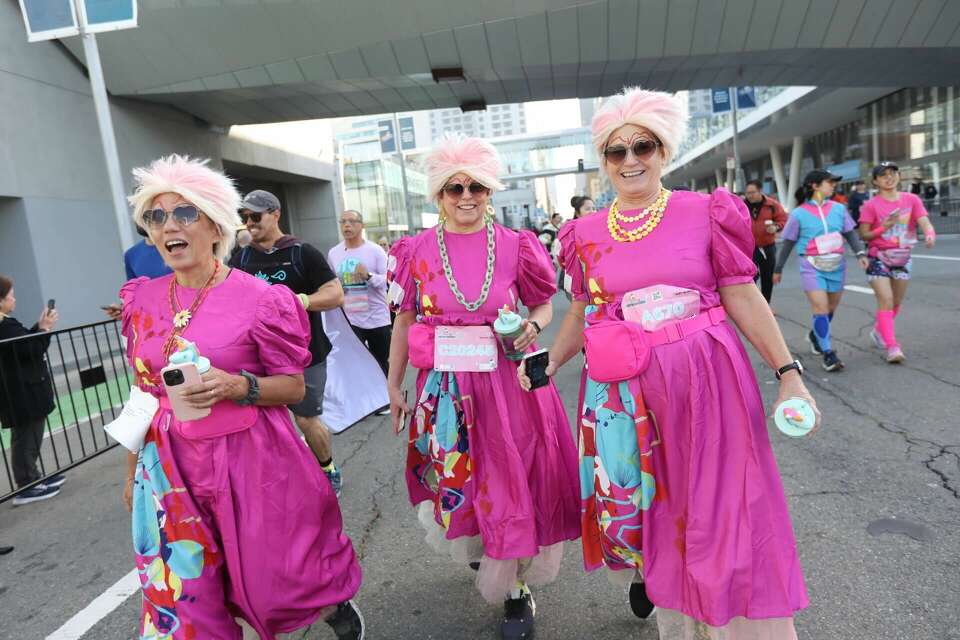 Bay to Breakers race takes over San Francisco's streets