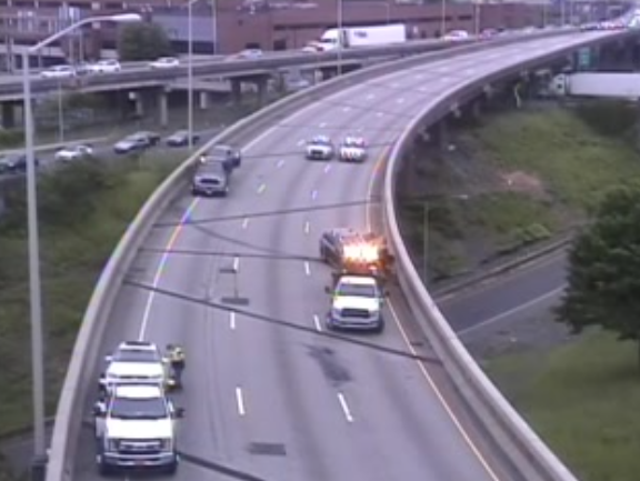 5 people hurt in Hartford multi-vehicle crash on I-84, police say