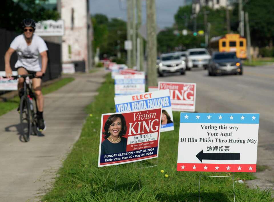 Early voting begins in Harris County primary runoff elections