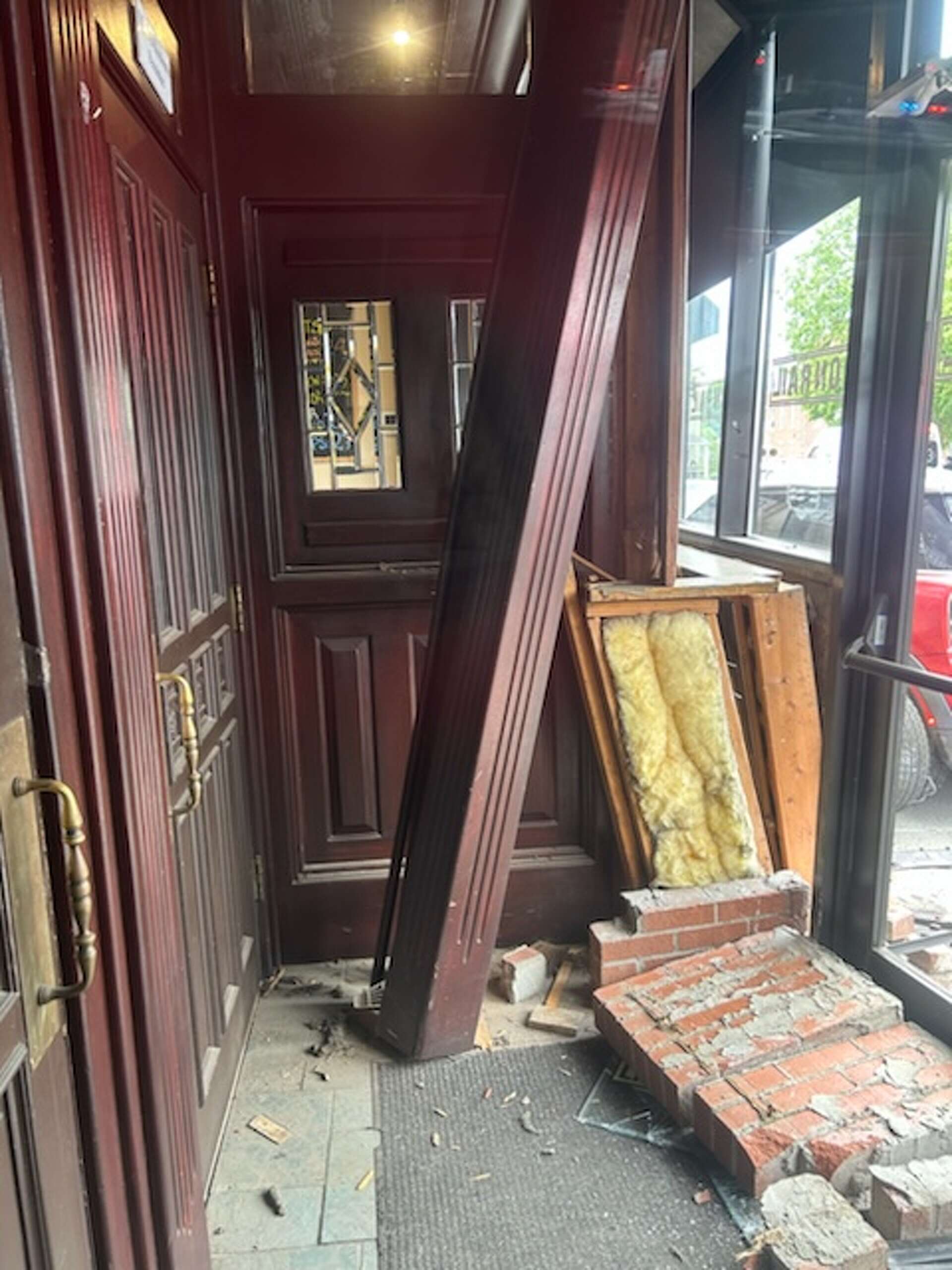 New Milford restaurant reopens quickly after car crashes into building