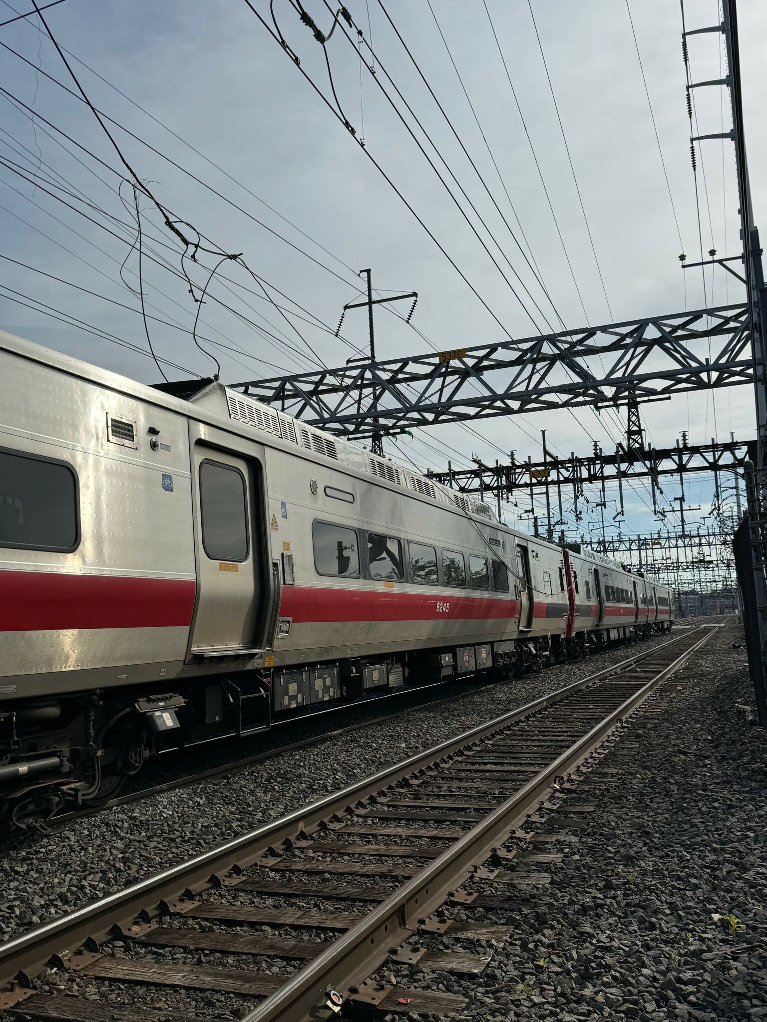 Norwalk fire: Metro-North train gets caught in power lines - Vimarsana News