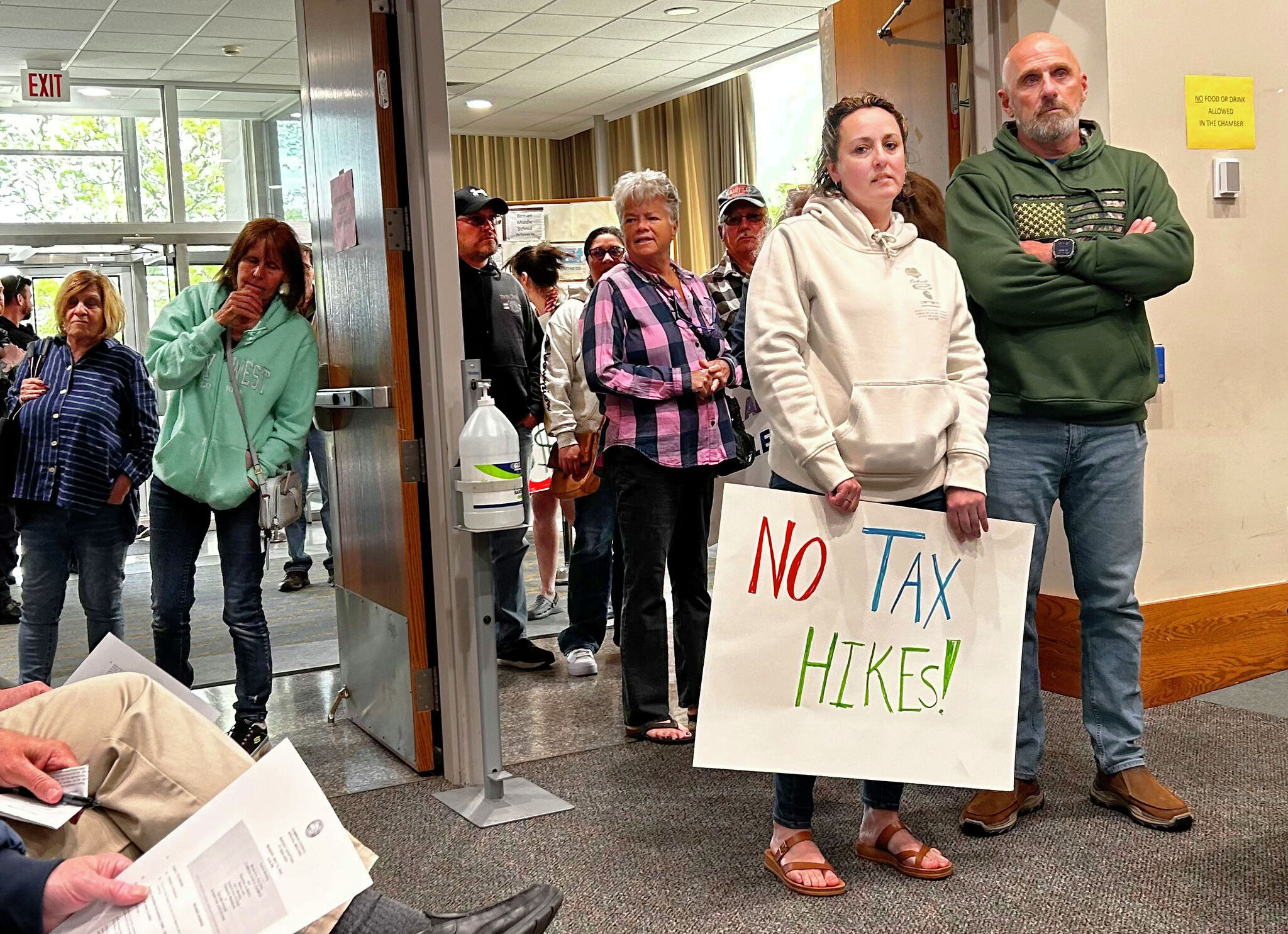 Middletown mayor vetoes council budget, restoring raises, one officer - Vimarsana News