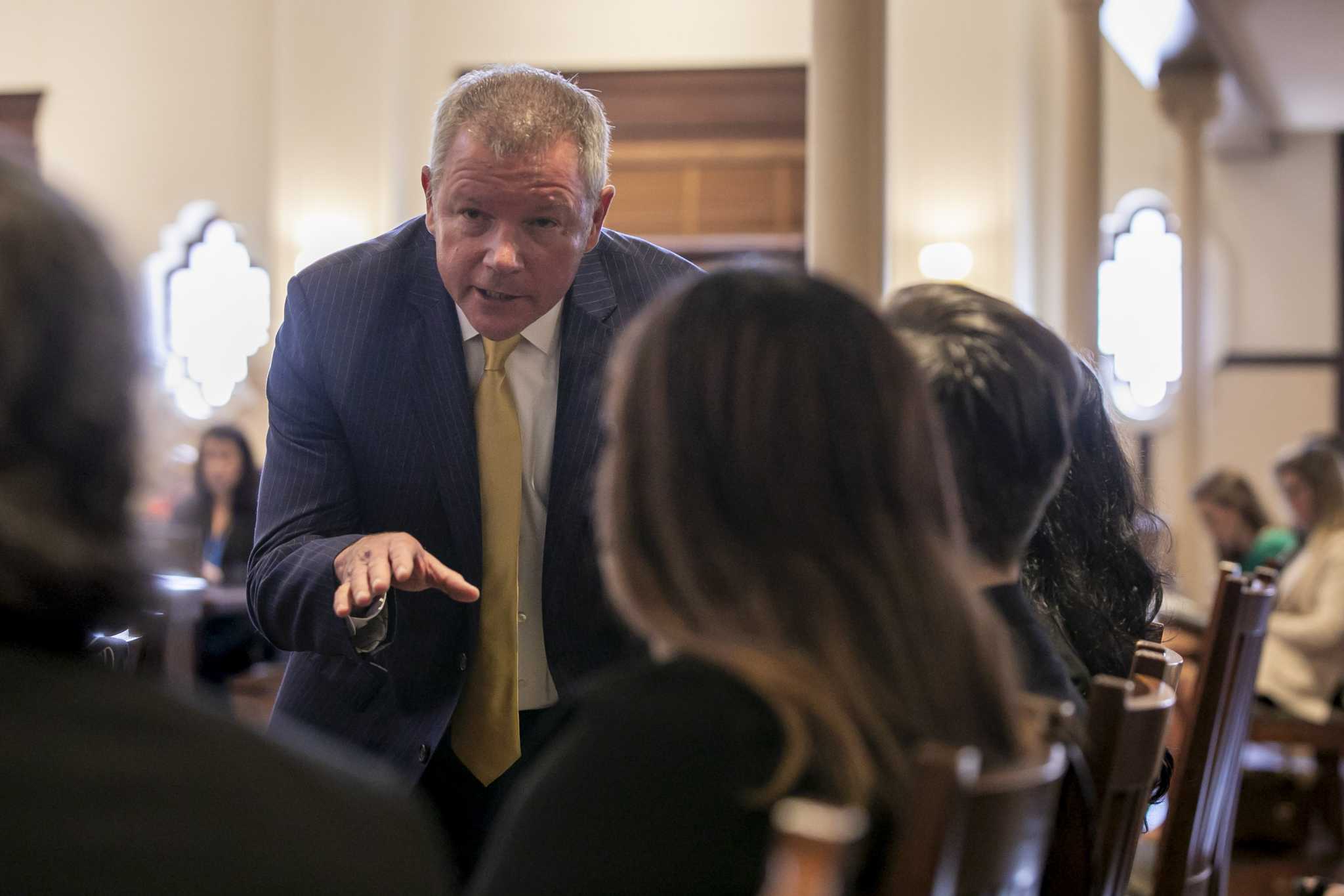 County commissioners OK $1M fund for migrants facing deportation - Vimarsana News