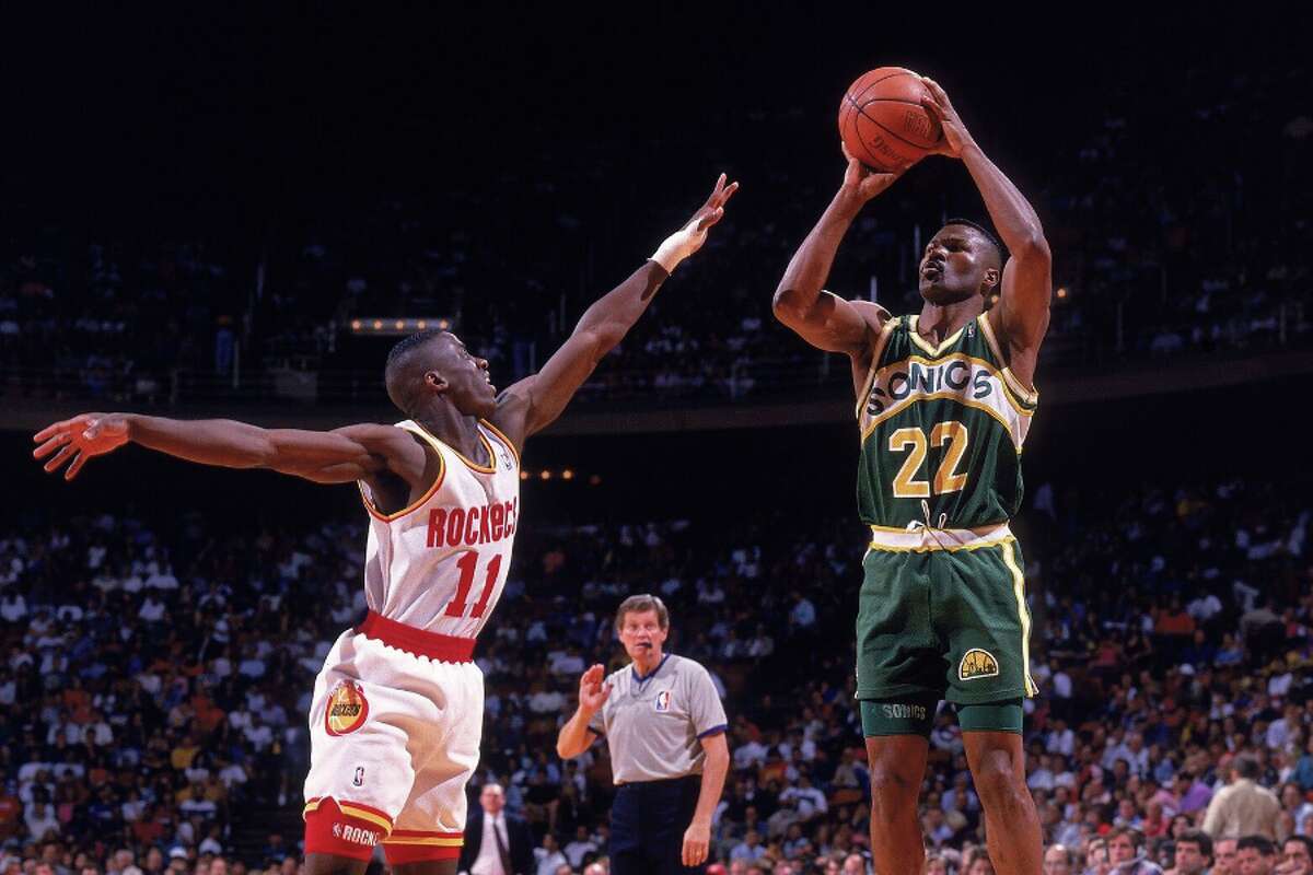 NBA Playoffs, Seattle SuperSonics Ricky Pierce (22) in action, taking shot vs Houston Rockets Vernon Maxwell (11), Game 3, Houston, TX 5/15/1993.