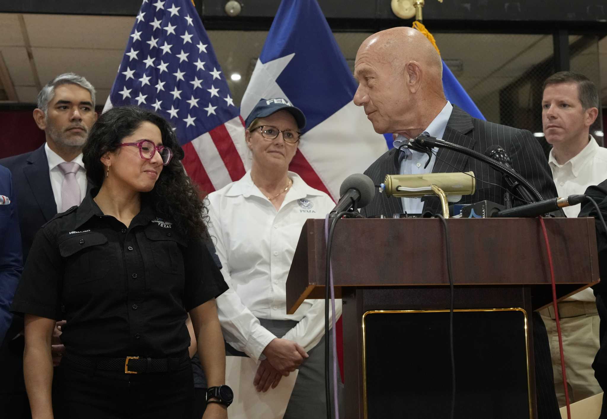 Hidalgo stands by her nerd fiancé after Whitmire diss | Thumbs